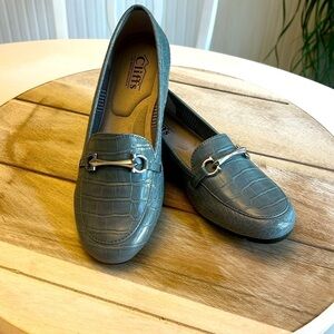 NWT - Cliffs Grey Leather Loafers